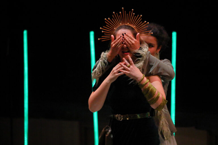 Escenografía y vestuario para la obra de teatro Los Prodigios Teatro Clásico Alcalá de Henares diseñado por Berta Navas